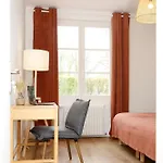 Jockey Stable By La Boite En Apartament Gouvieux