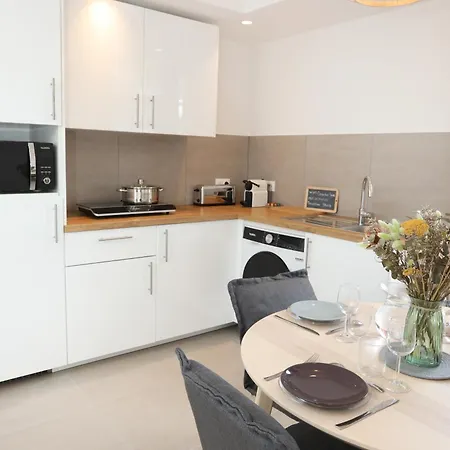 Jockey Stable By La Boite En